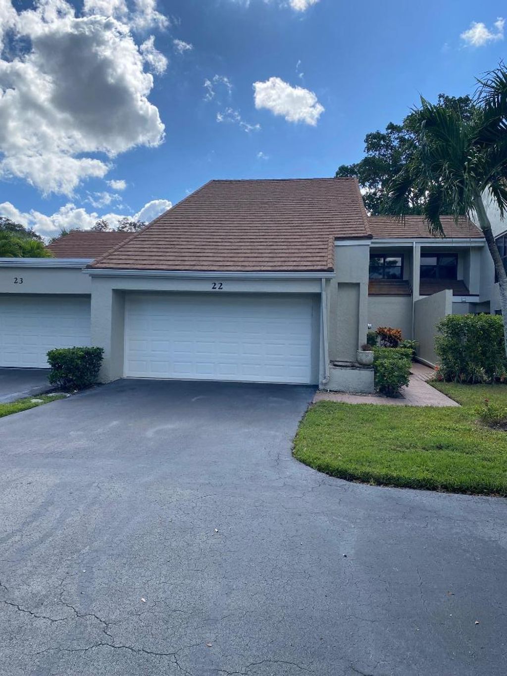 Photo of 22 Balfour Road W, Palm Beach Gardens, FL 33418 (MLS # R11141027)