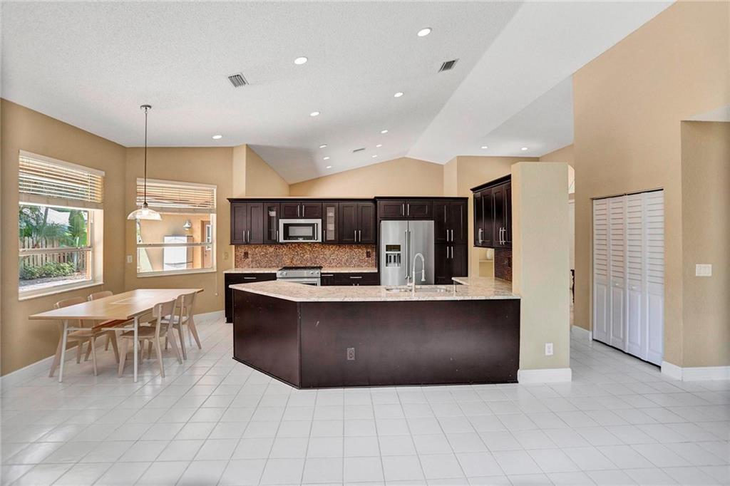Embassy Lakes - Residential