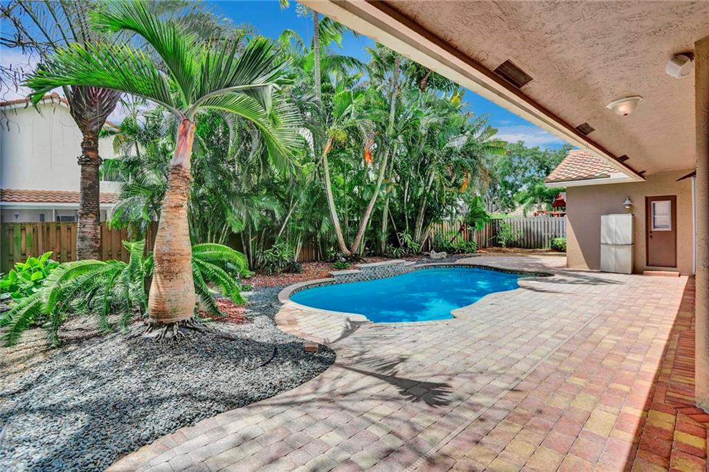 Embassy Lakes - Residential