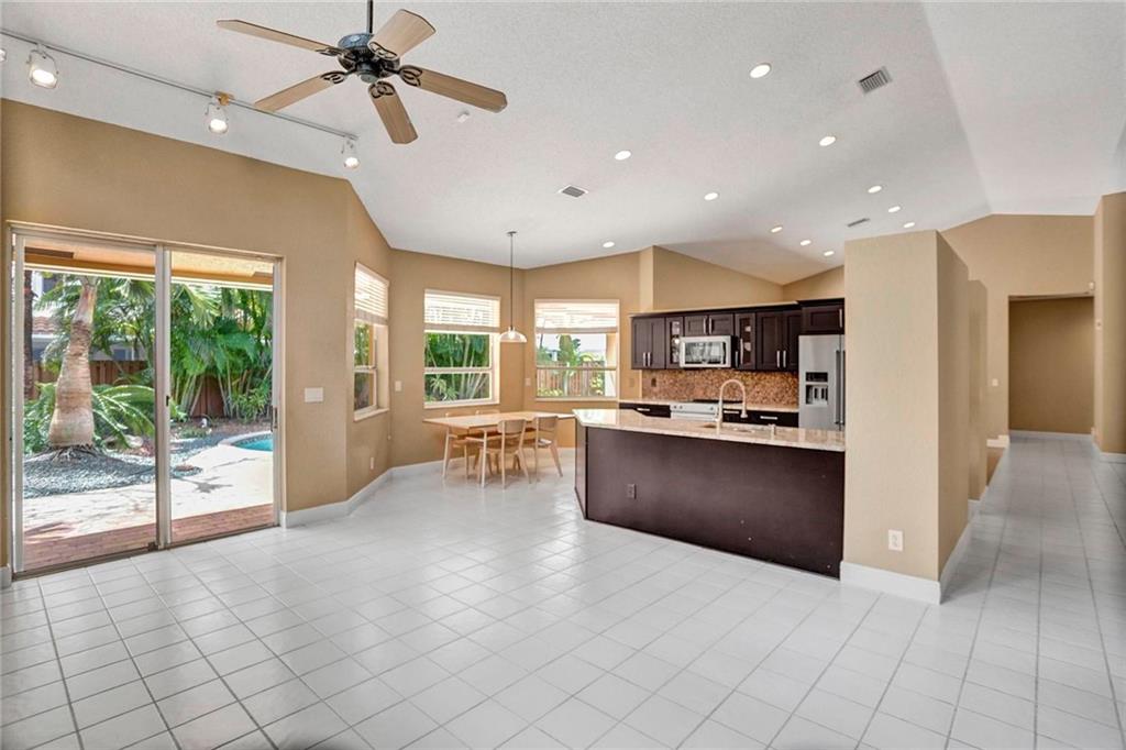 Embassy Lakes - Residential