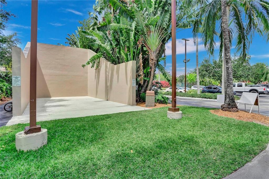 Embassy Lakes - Residential