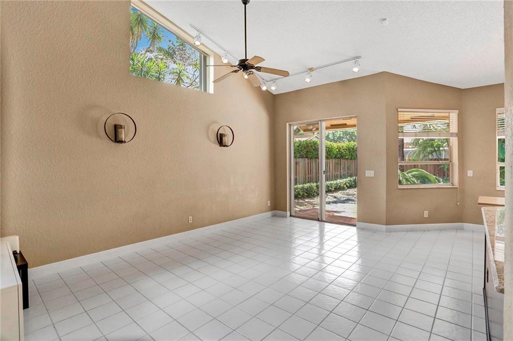 Embassy Lakes - Residential