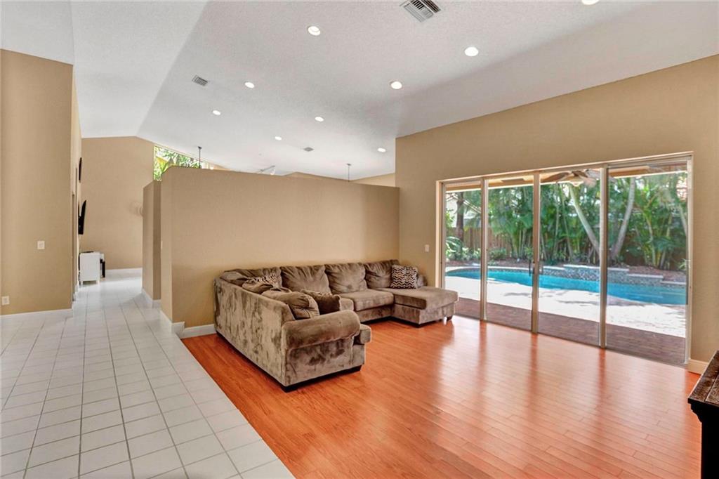 Embassy Lakes - Residential