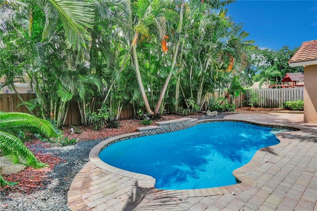 Embassy Lakes - Residential