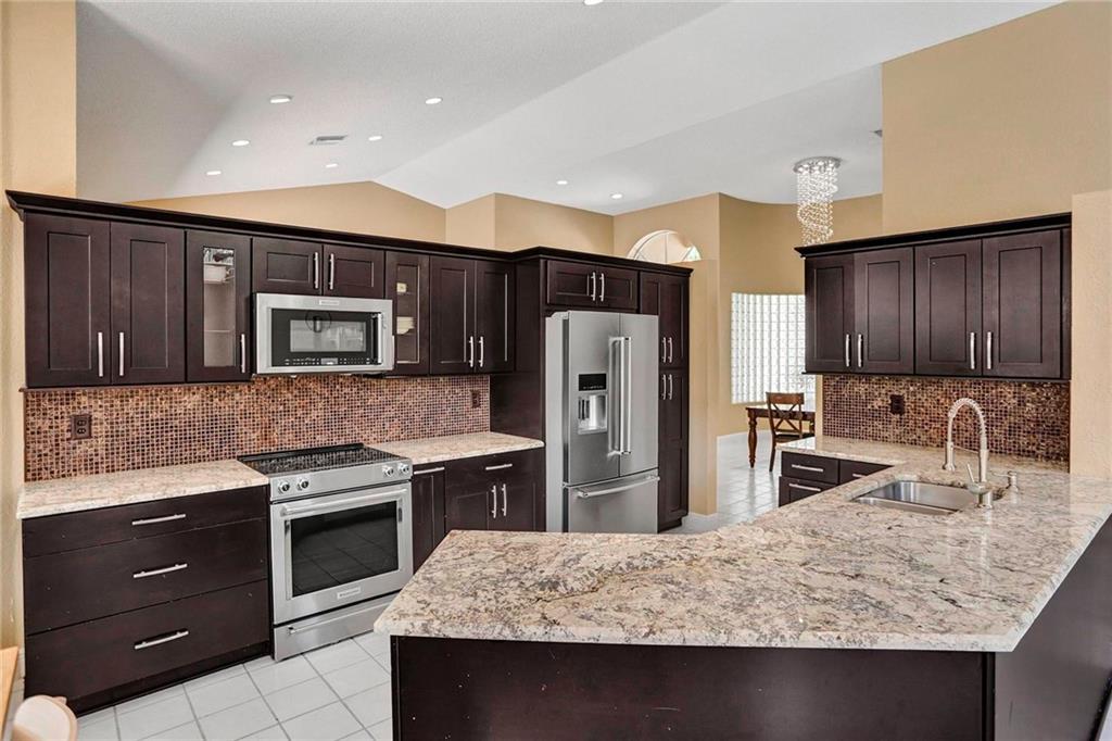Embassy Lakes - Residential