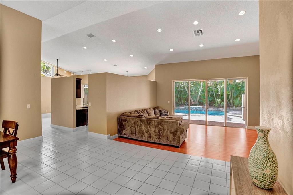 Embassy Lakes - Residential