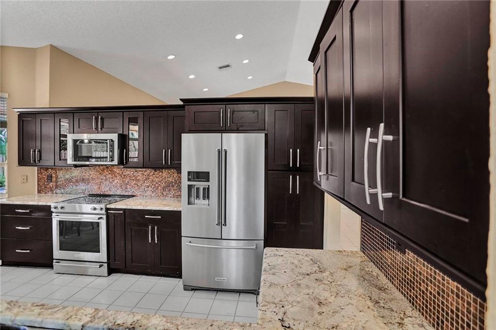 Embassy Lakes - Residential