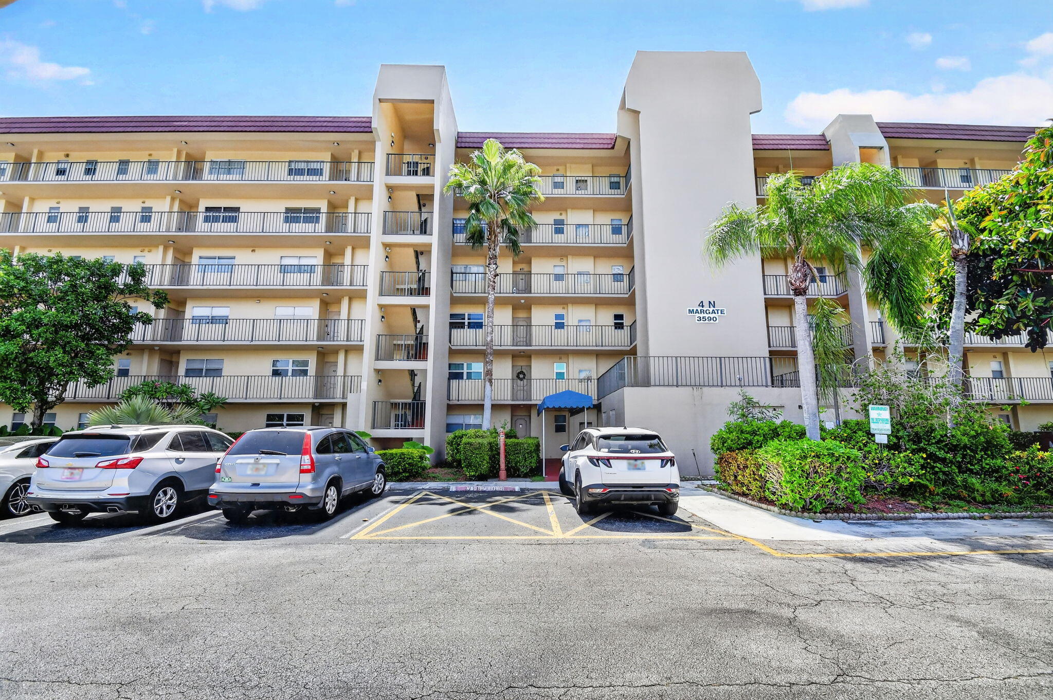 3590 Via Poinciana 311, Lake Worth FL 33467