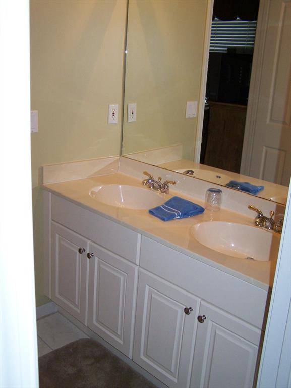 ISLES AT WELLINGTON 4 - Residential Lease