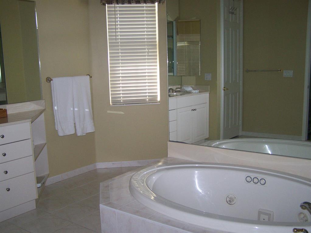 ISLES AT WELLINGTON 4 - Residential Lease