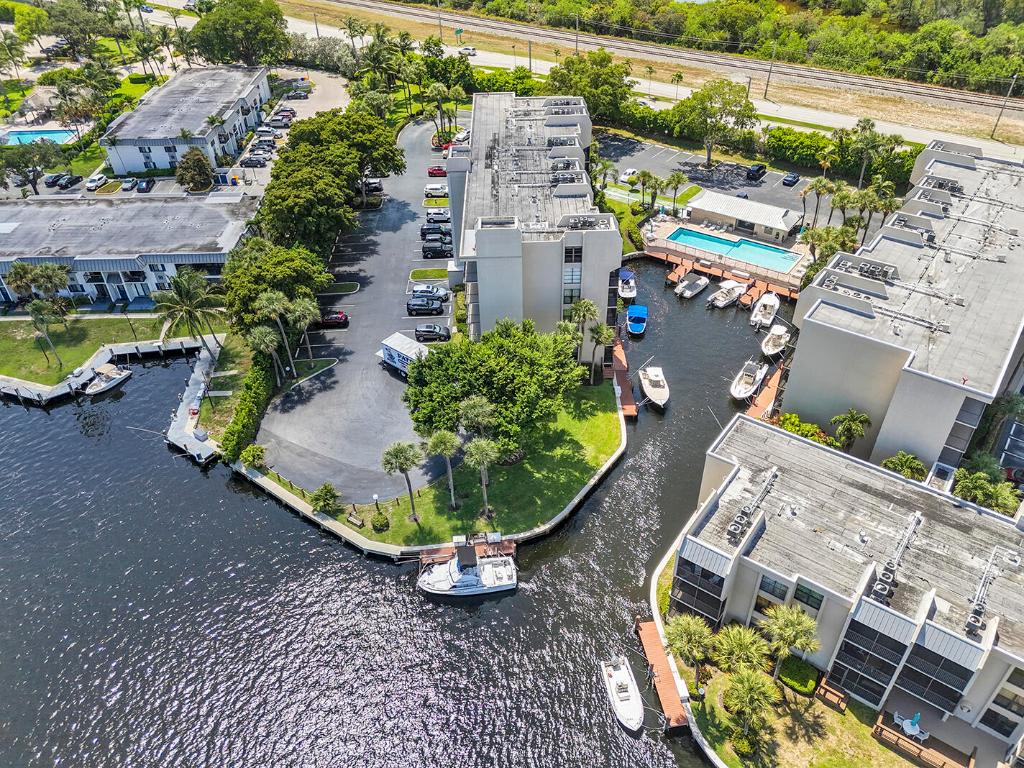 21 Royal Palm Way 4050