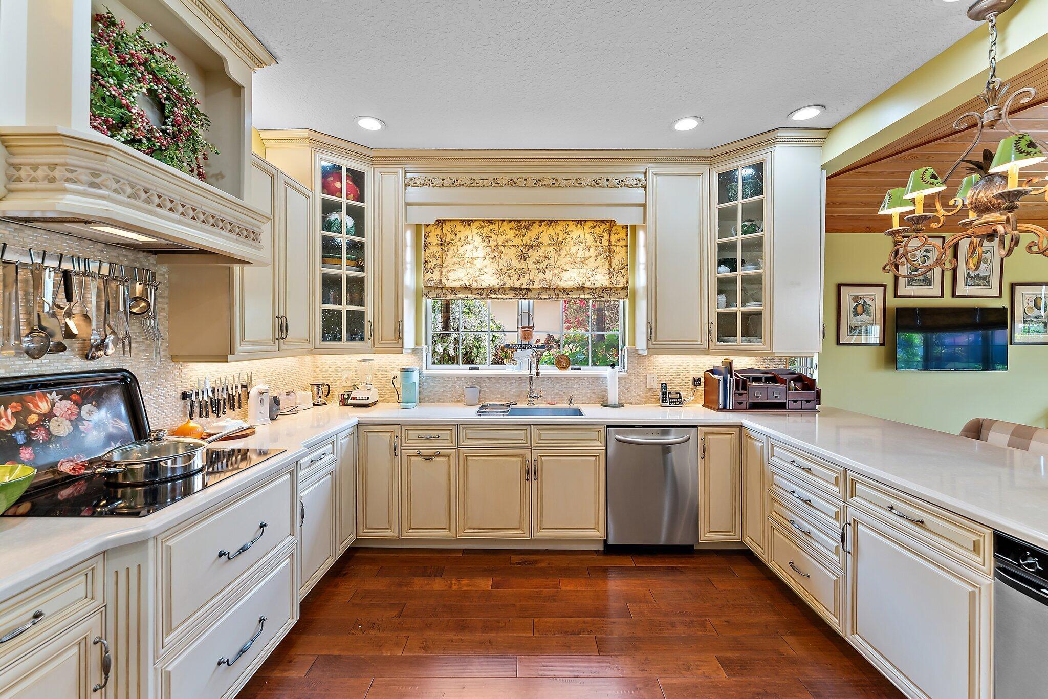 SOUTHERN CAY AT JONATHANS - Residential