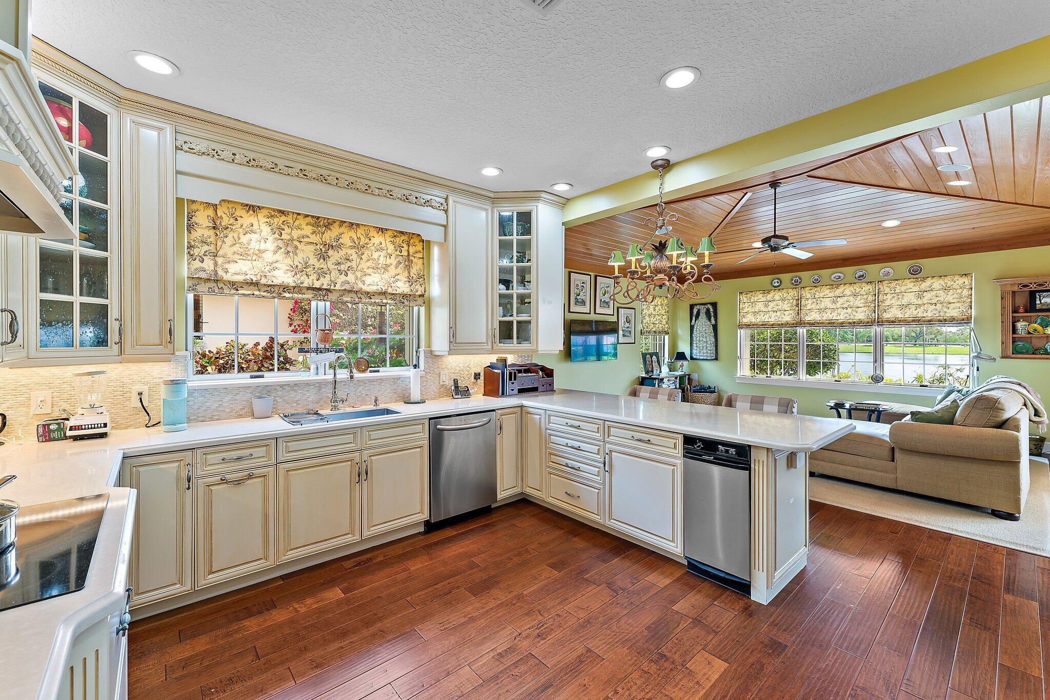 SOUTHERN CAY AT JONATHANS - Residential