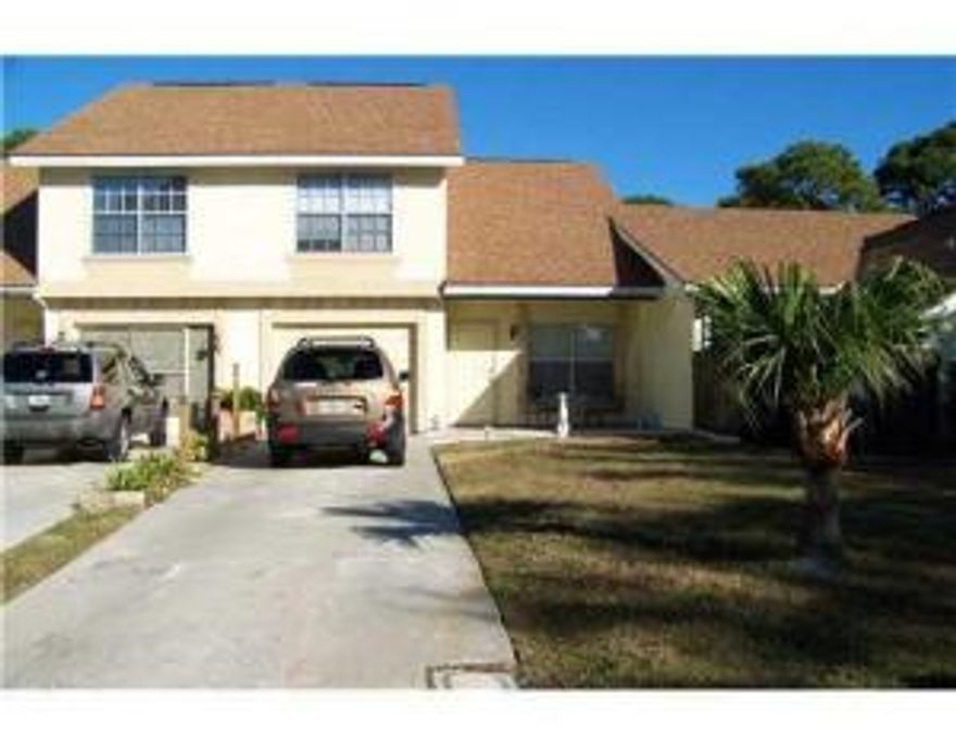 2 STORY TOWNHOUSE...3 Bedrooms, 2.5 Baths, ceramic tiled floors downstairs, carpet upstairs. Community POOL
NO PETS ALLOWED