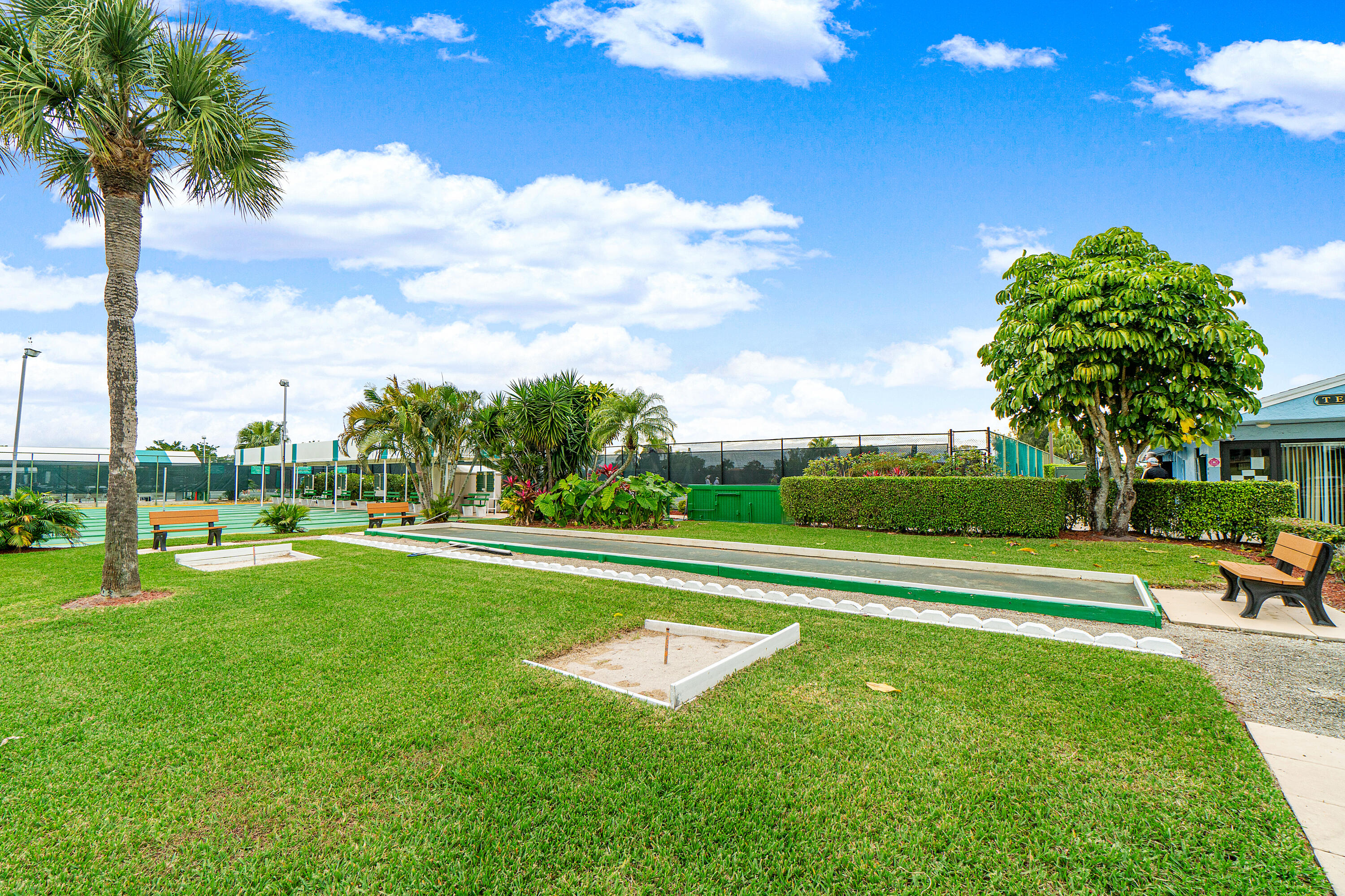 PALM GREENS AT VILLA DEL RAY CONDO II - Residential