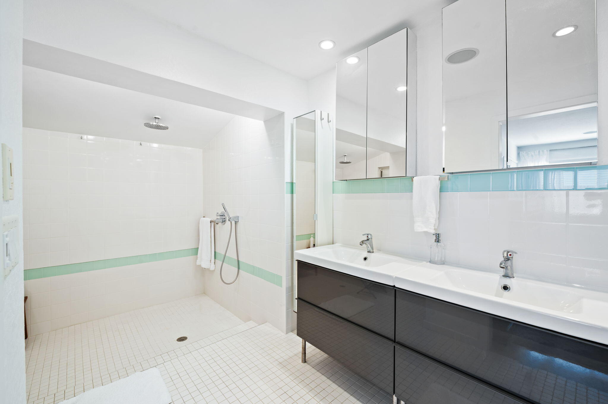 TROPICAL MANORS ADD 26 - Residential