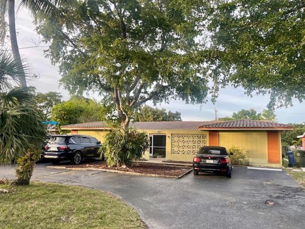 Photo of 1711 NE 45th Street, Oakland Park, FL 33334 (MLS # R11054711)