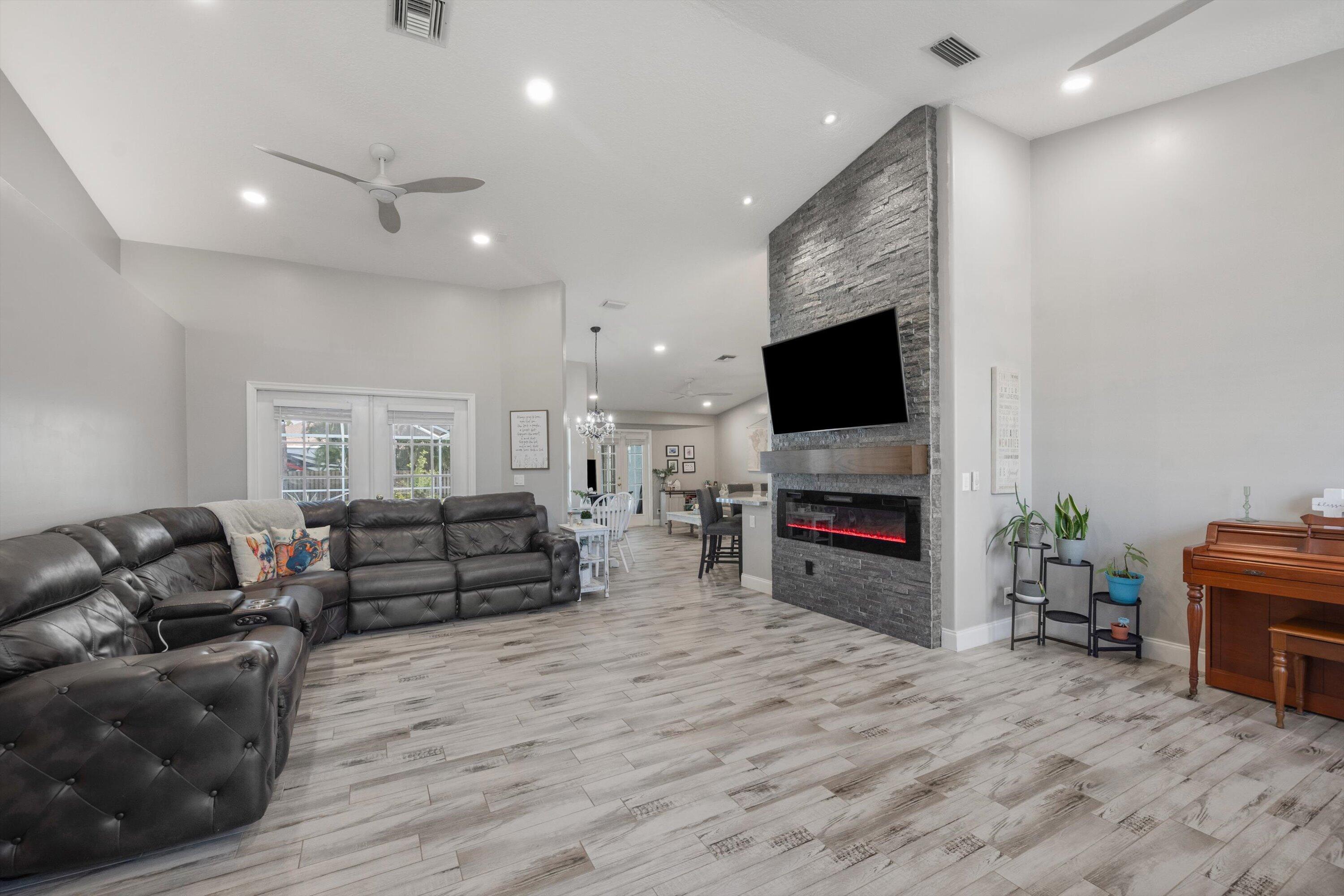 Properties 14862 85th Road N