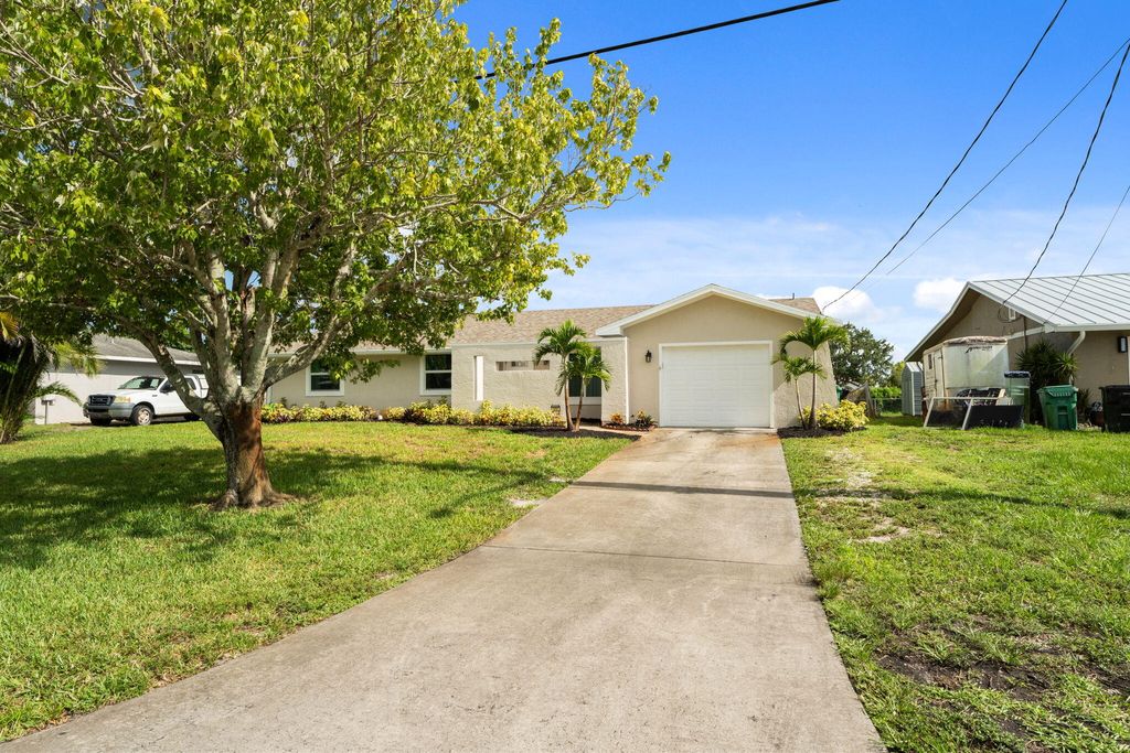 Photo of 372 SE Oakridge Drive, Port Saint Lucie, FL 34984 (MLS # R11141483)