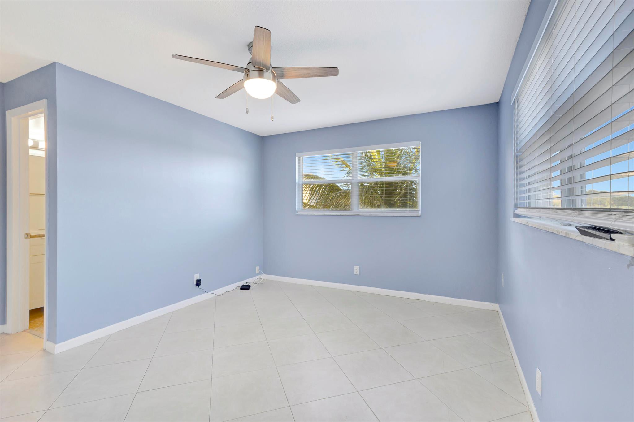 VILLAGE ROYALE GREENDALE CONDO - Residential