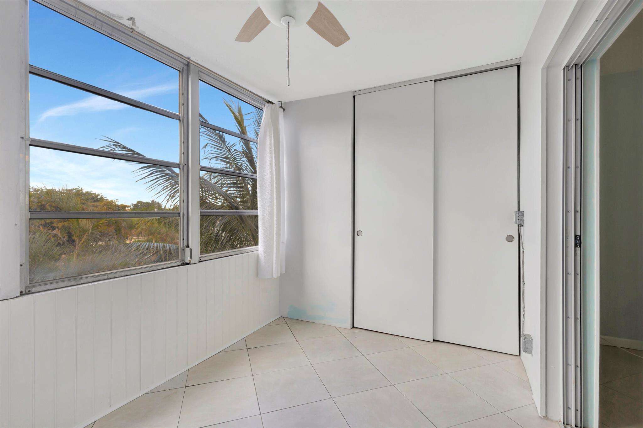 VILLAGE ROYALE GREENDALE CONDO - Residential