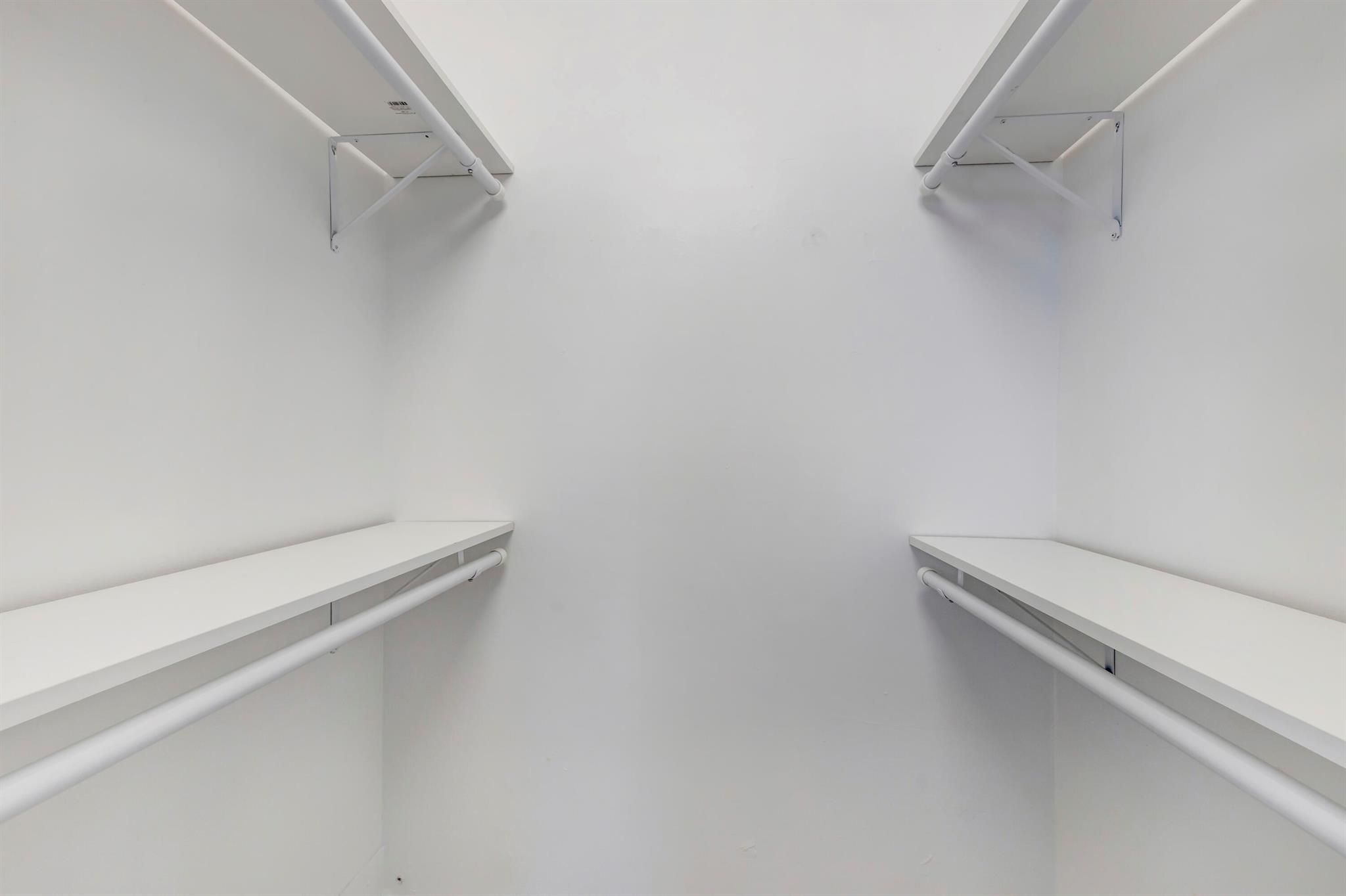 VILLAGE ROYALE GREENDALE CONDO - Residential