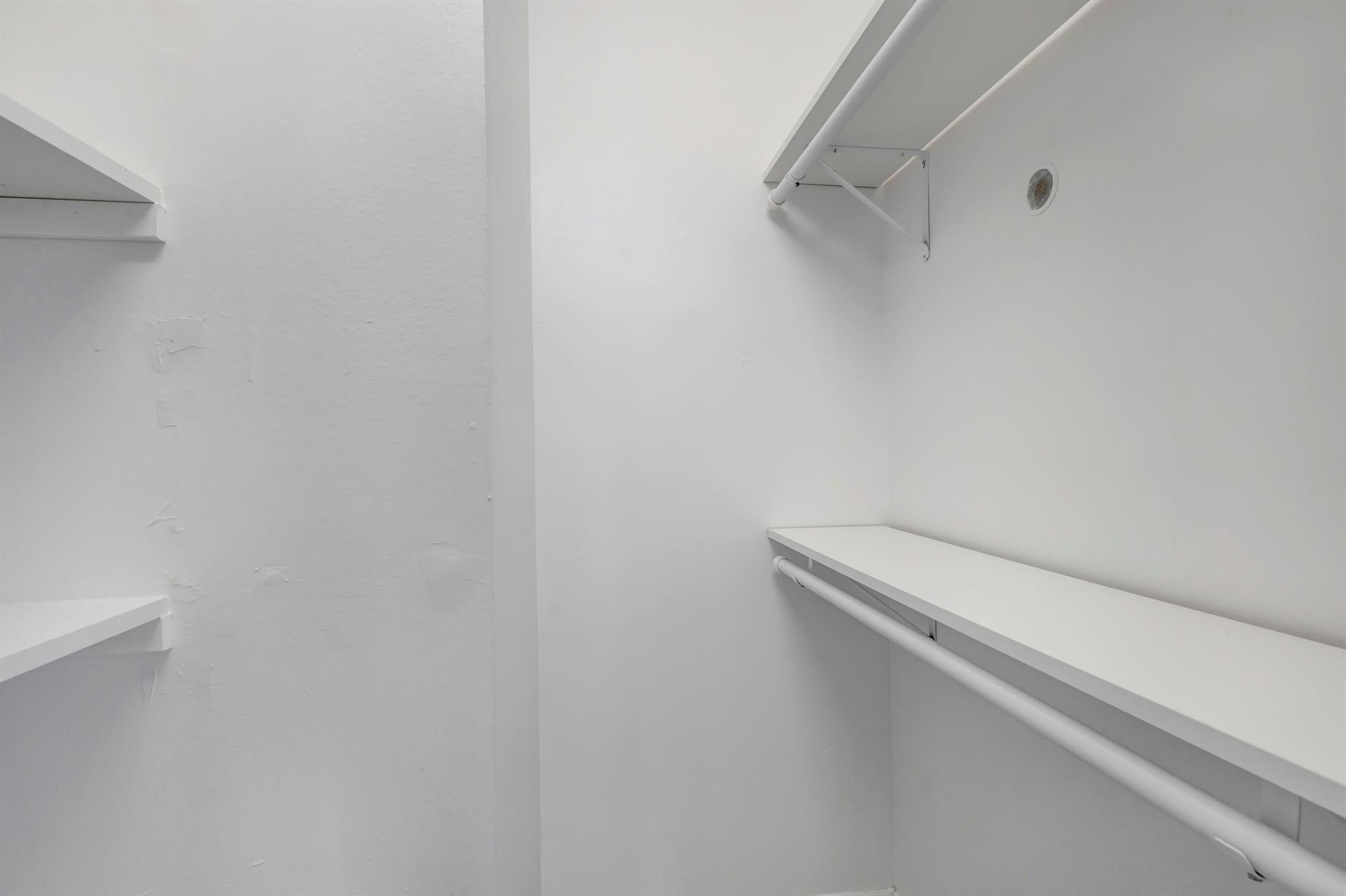 VILLAGE ROYALE GREENDALE CONDO - Residential