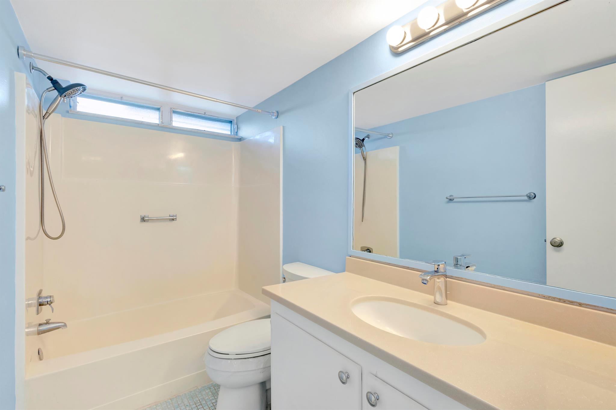 VILLAGE ROYALE GREENDALE CONDO - Residential