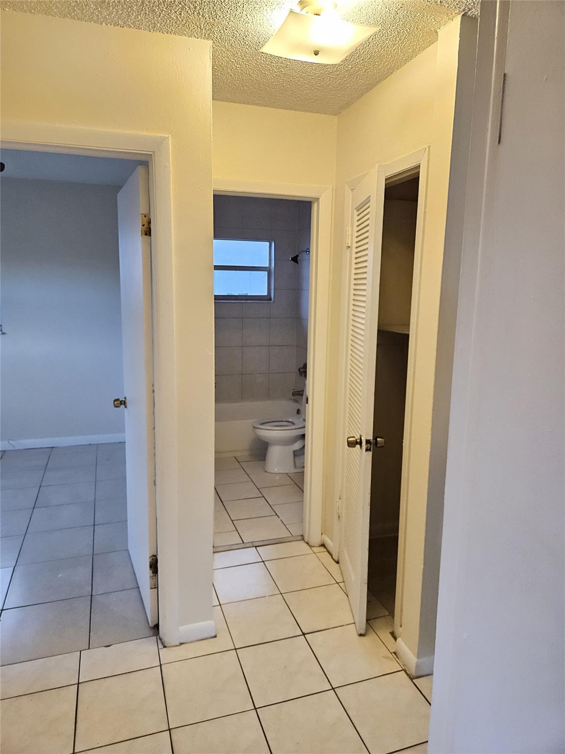College Tr 19-9 B - Residential Lease