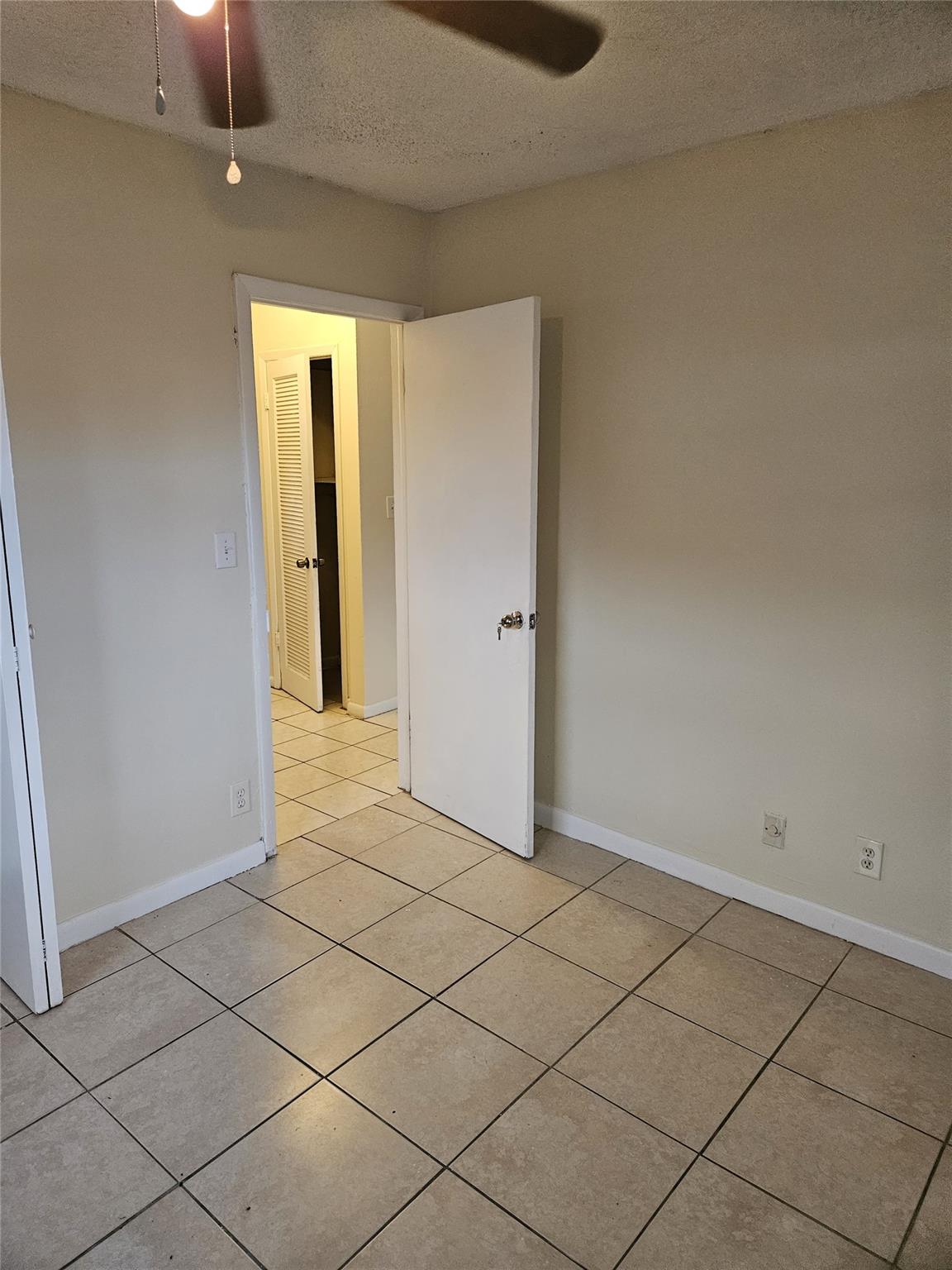 College Tr 19-9 B - Residential Lease