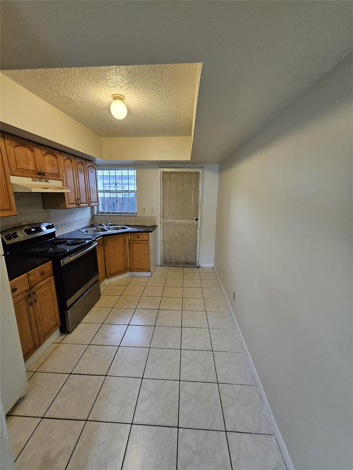 College Tr 19-9 B - Residential Lease