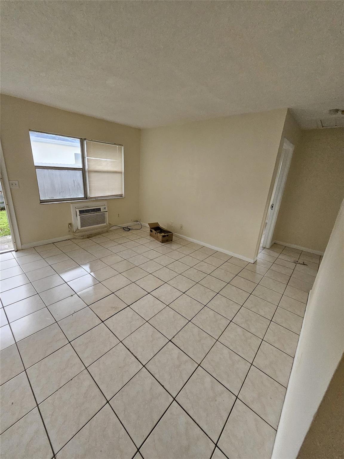 College Tr 19-9 B - Residential Lease