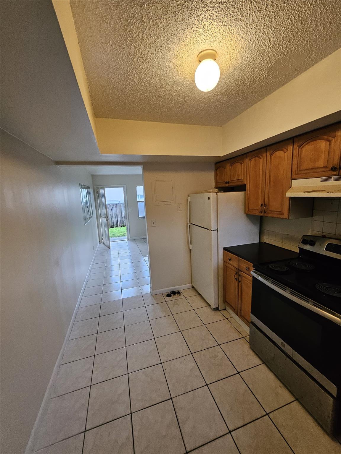 College Tr 19-9 B - Residential Lease