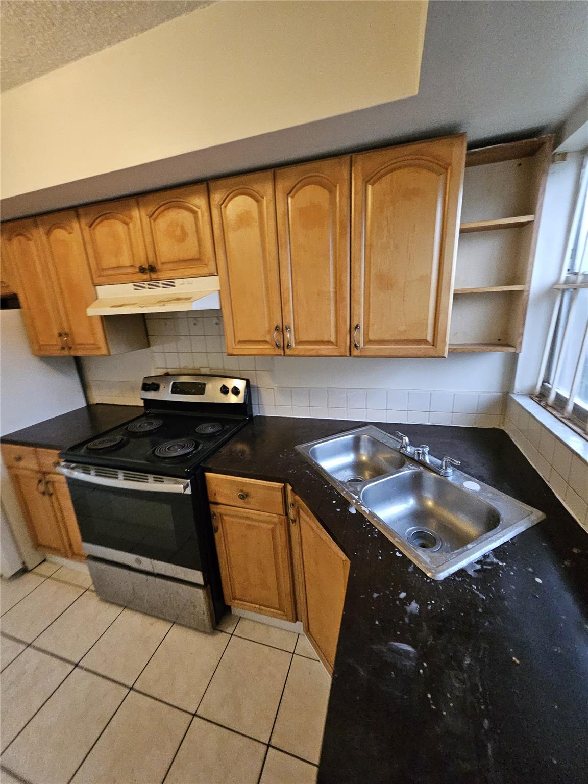 College Tr 19-9 B - Residential Lease