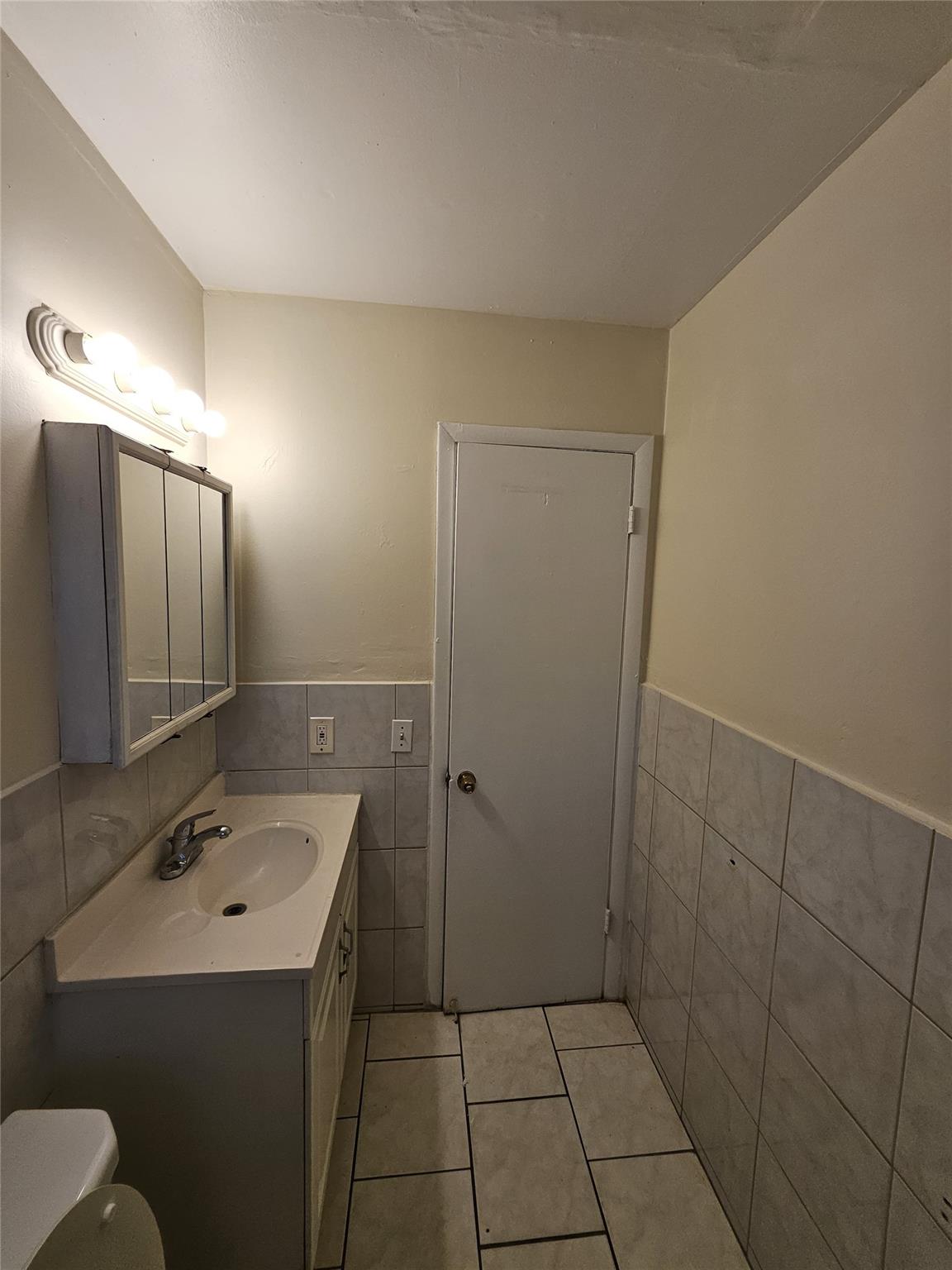 College Tr 19-9 B - Residential Lease