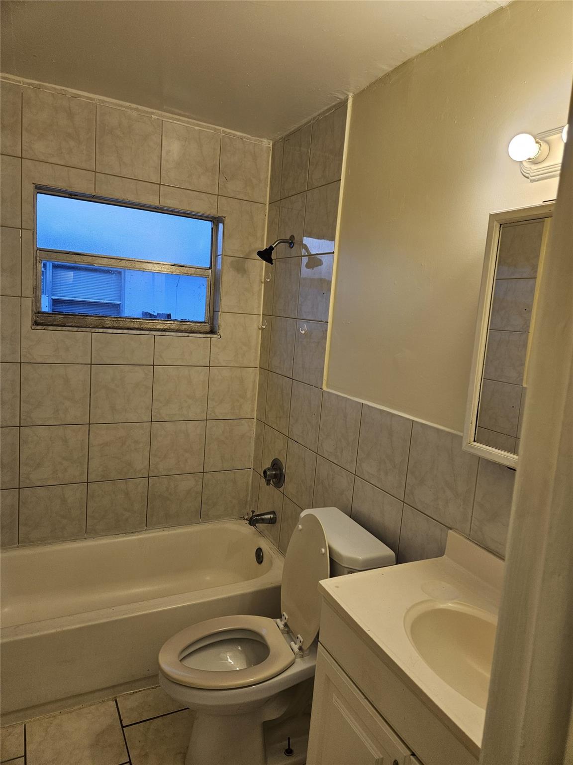College Tr 19-9 B - Residential Lease