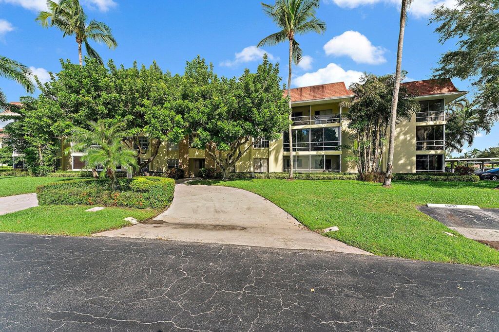 Photo of 5520 Tamberlane 308 Circle #308, Palm Beach Gardens, FL 33418 (MLS # R11029021)