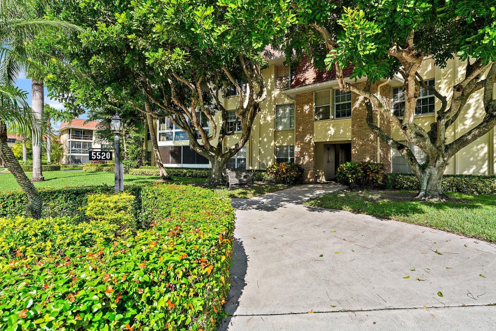 Photo of 5520 Tamberlane 308 Circle #308, Palm Beach Gardens, FL 33418 (MLS # R11029021)