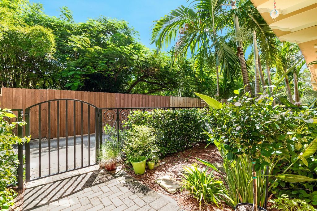 Photo of 218 S Federal Highway #2, Lake Worth Beach, FL 33460 (MLS # R11134886)