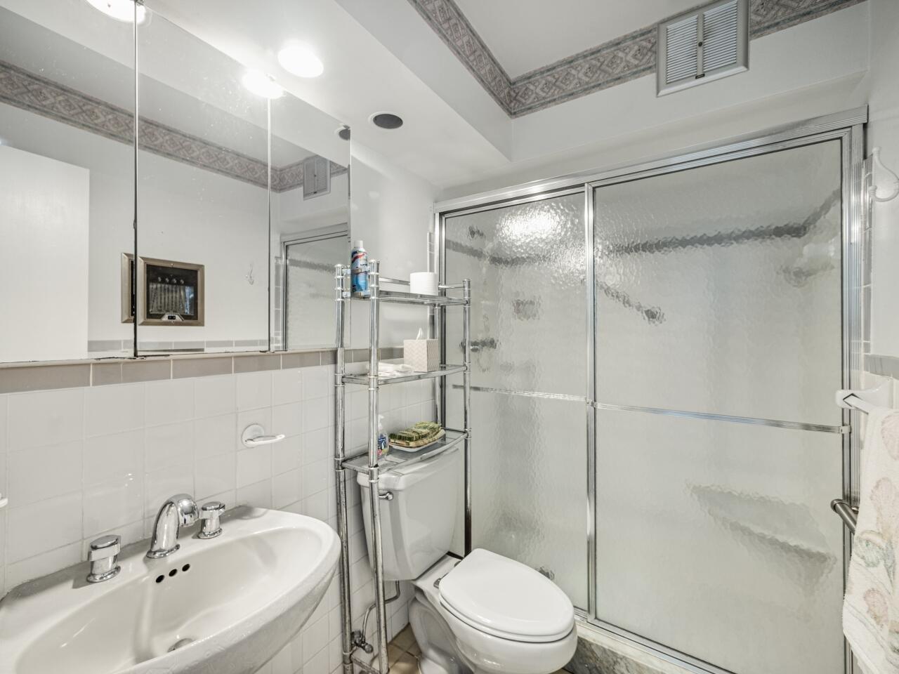 LAKE COLONY APTS THREE INC - Residential Lease