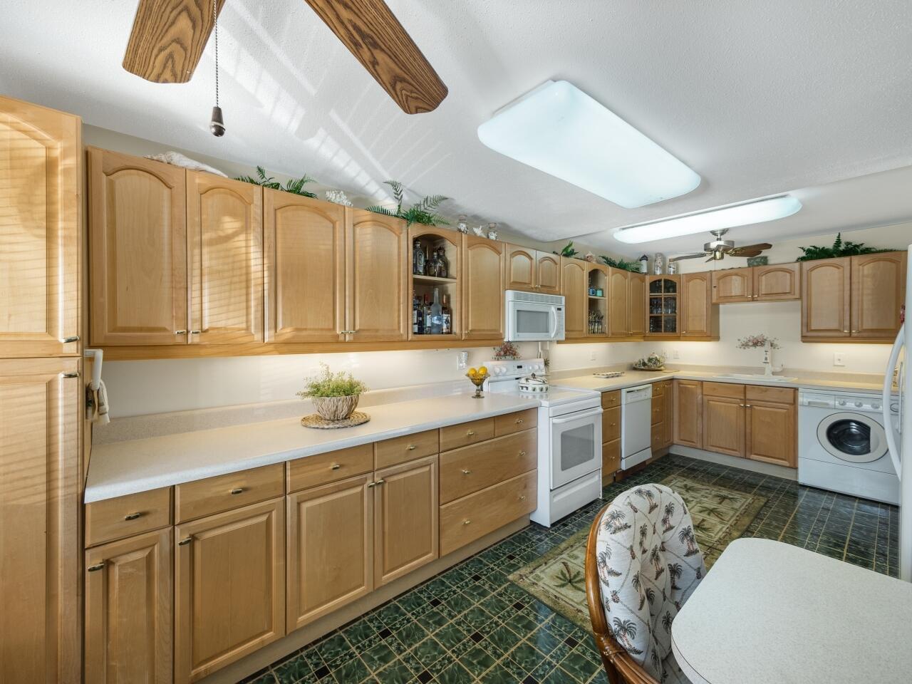 LAKE COLONY APTS THREE INC - Residential Lease