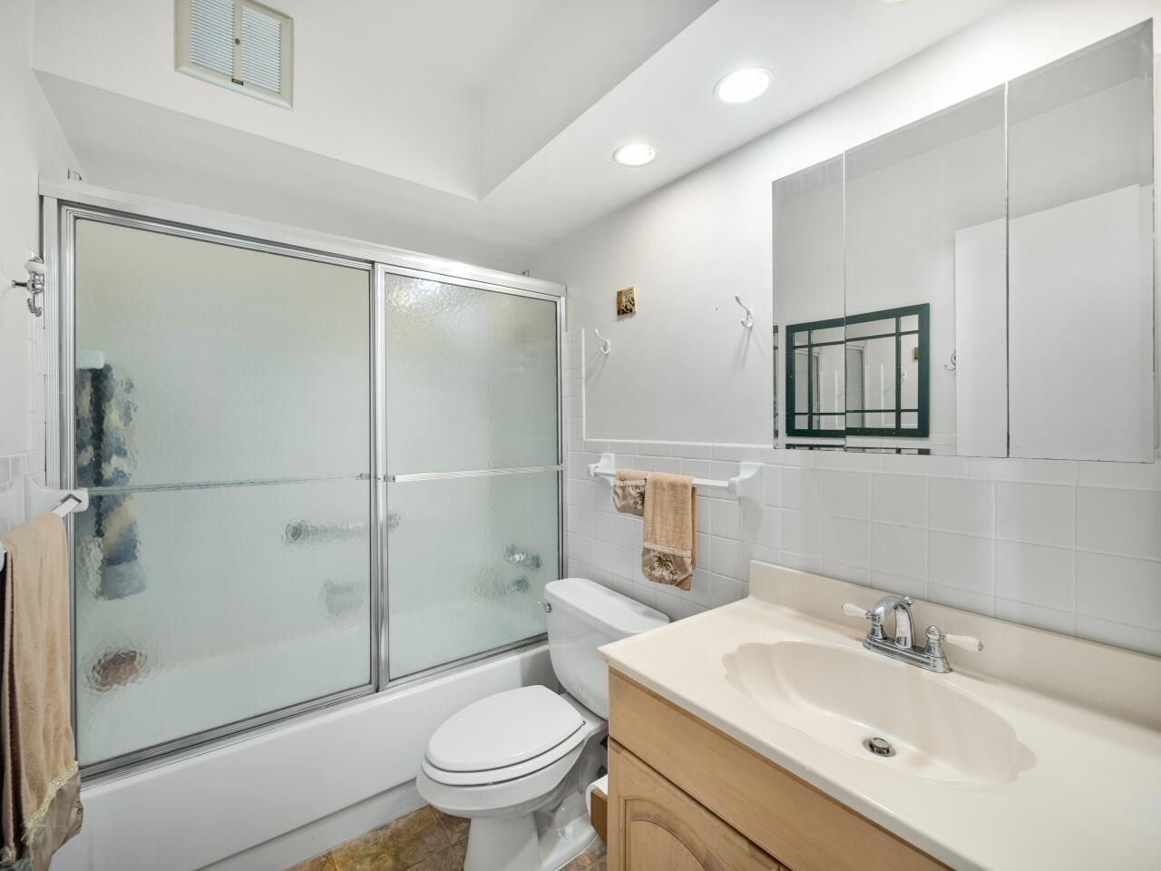 LAKE COLONY APTS THREE INC - Residential Lease