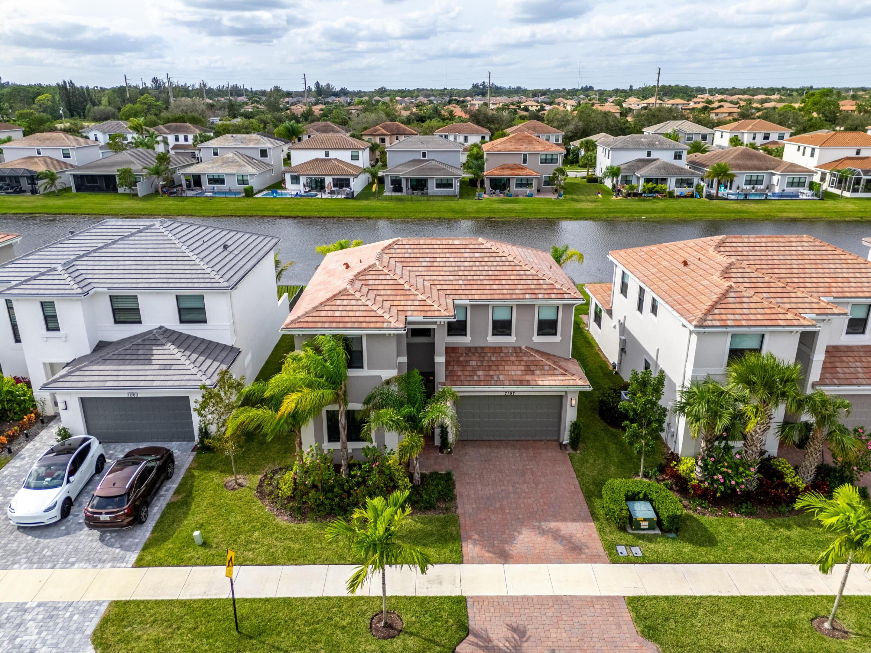 Properties 7197 MONTEREAL Path