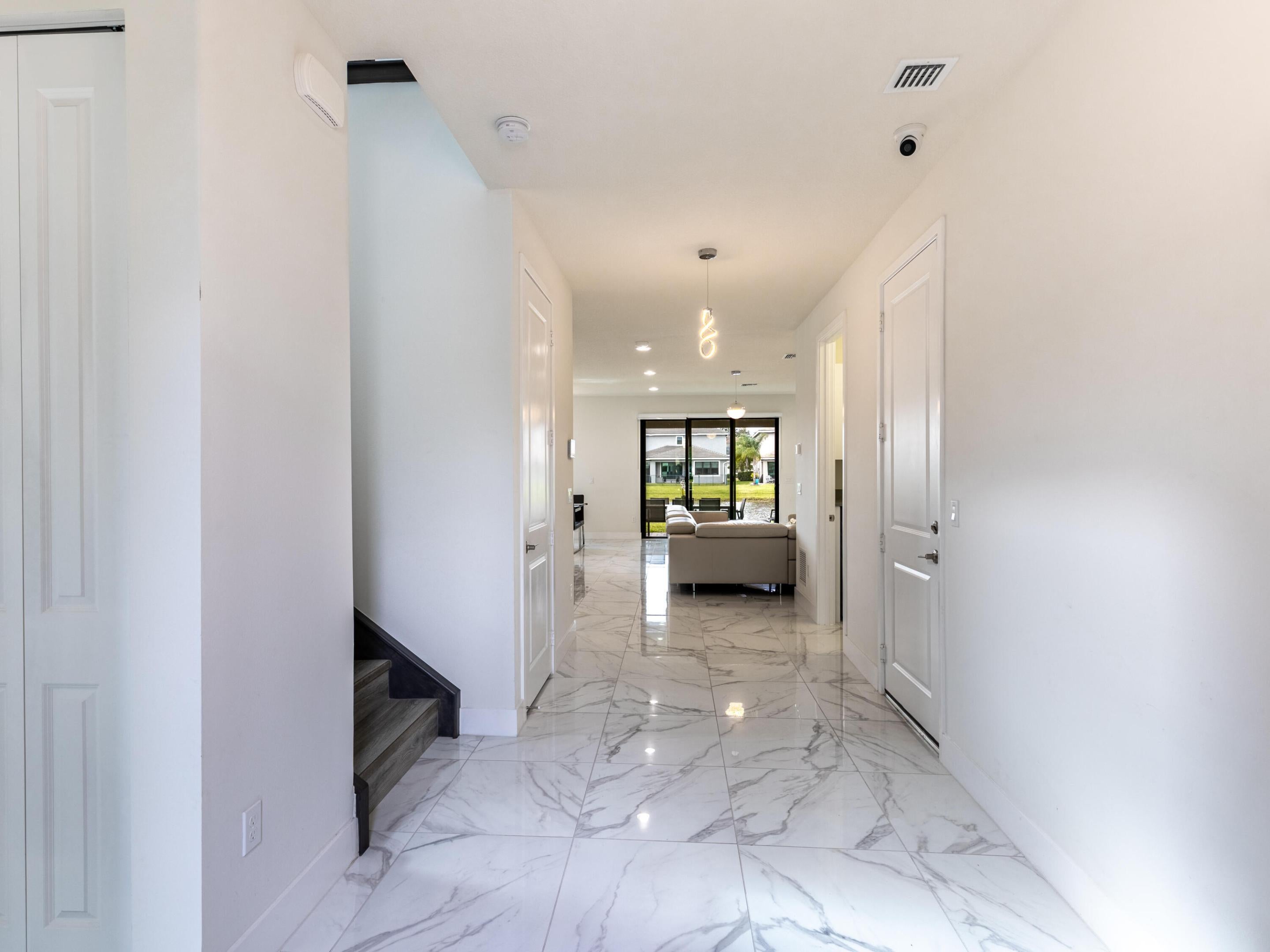 Properties 7197 MONTEREAL Path