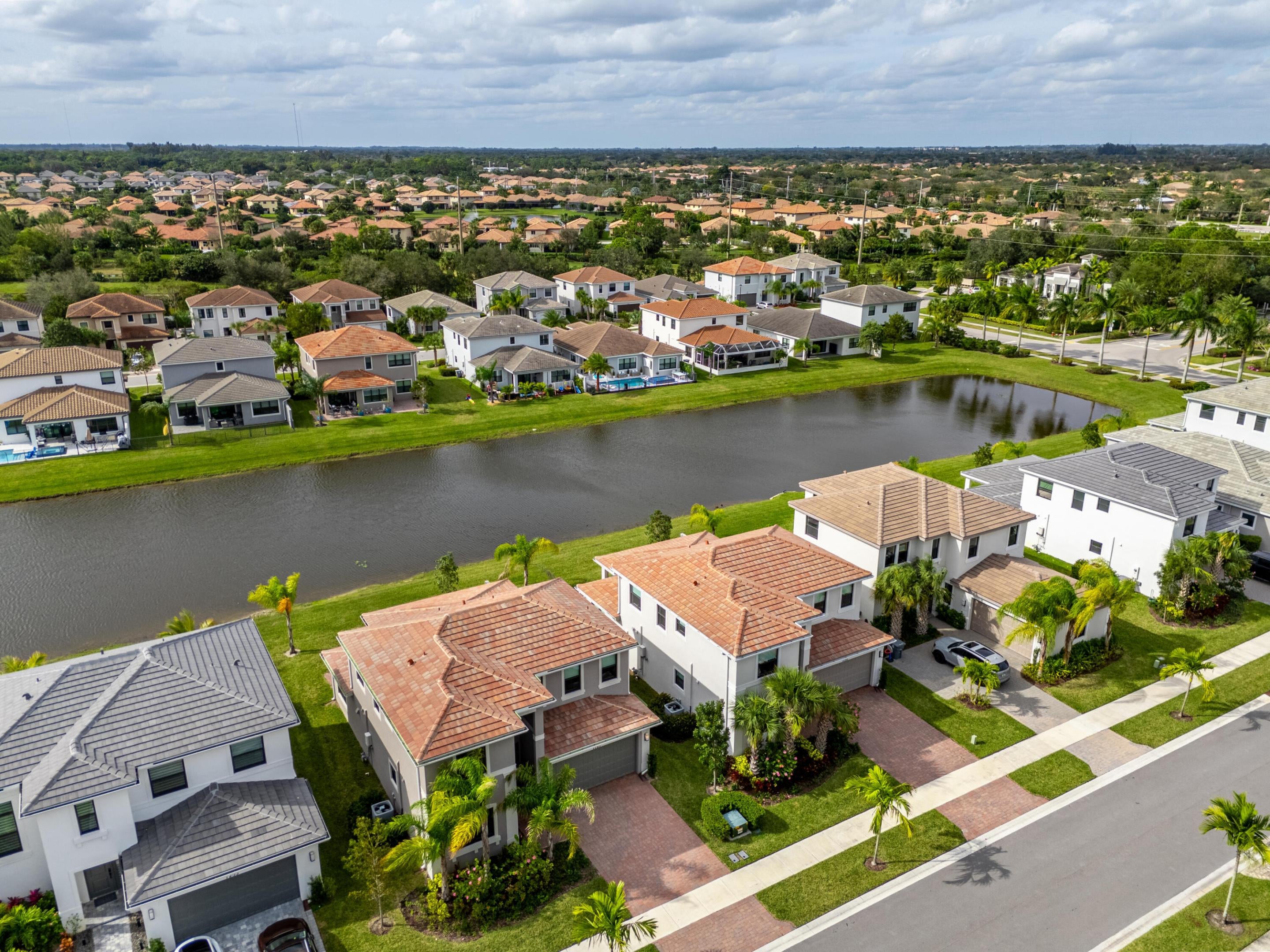 Properties 7197 MONTEREAL Path