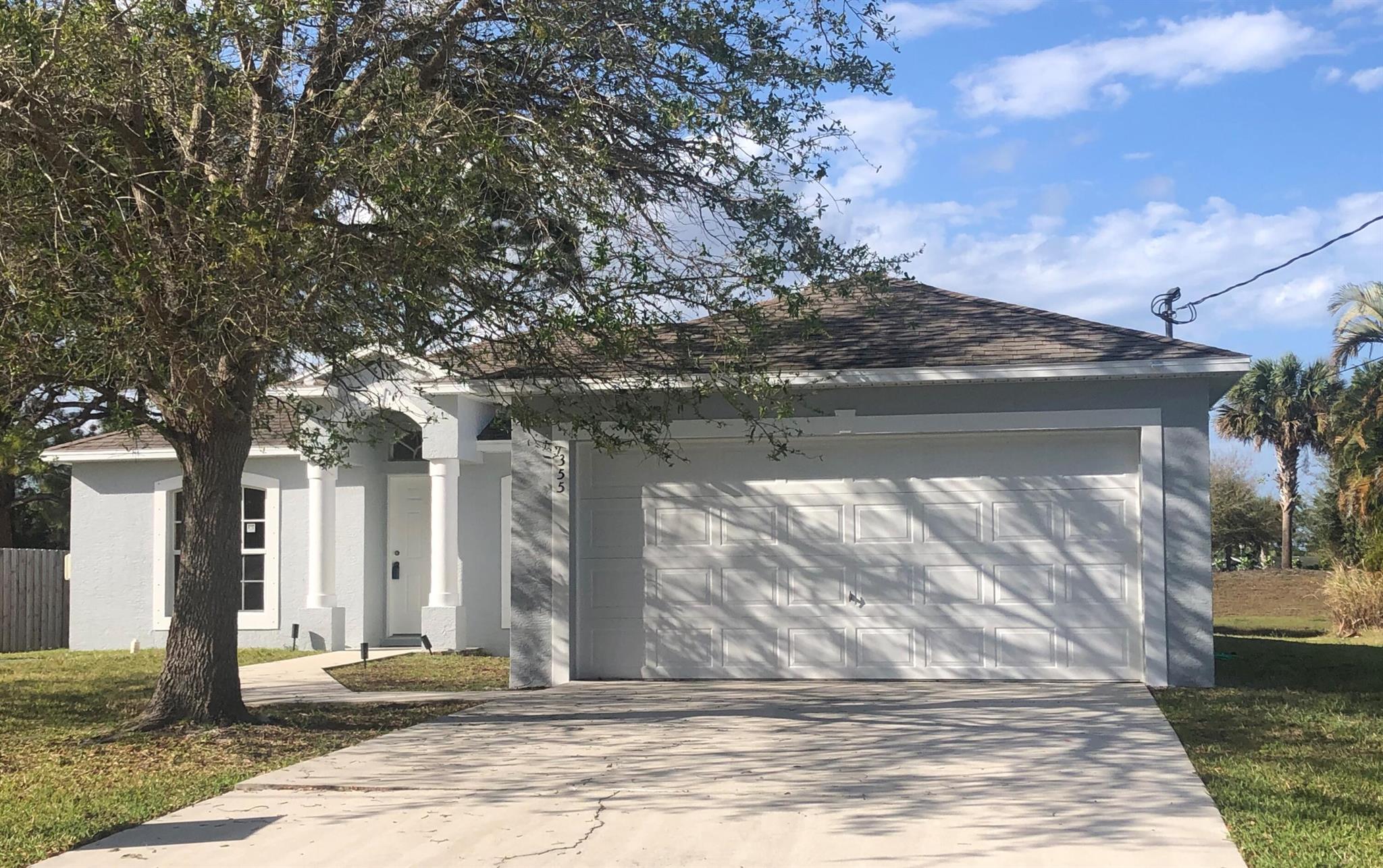Conveniently located off of Crosstown Pkwy in Port Saint Lucie and close to St. Lucie West K-8 school. Open concept, with formal dining area, split bedroom floor plan, three bedrooms, two bath, two car garage home. Tile flooring throughout.