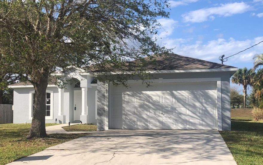 Conveniently located off of Crosstown Pkwy in Port Saint Lucie and close to St. Lucie West K-8 school. Open concept, with formal dining area, split bedroom floor plan, three bedrooms, two bath, two car garage home. Tile flooring throughout.