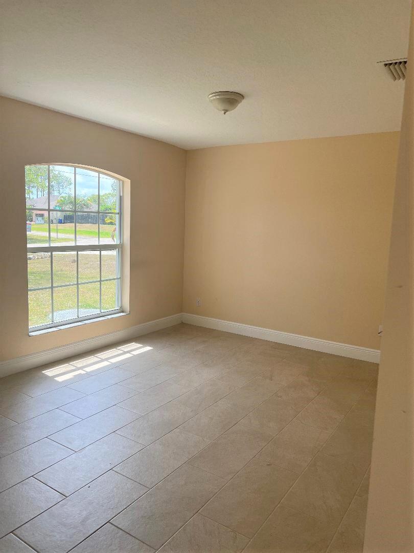 PORT ST LUCIE SECTION 4 - Residential Lease