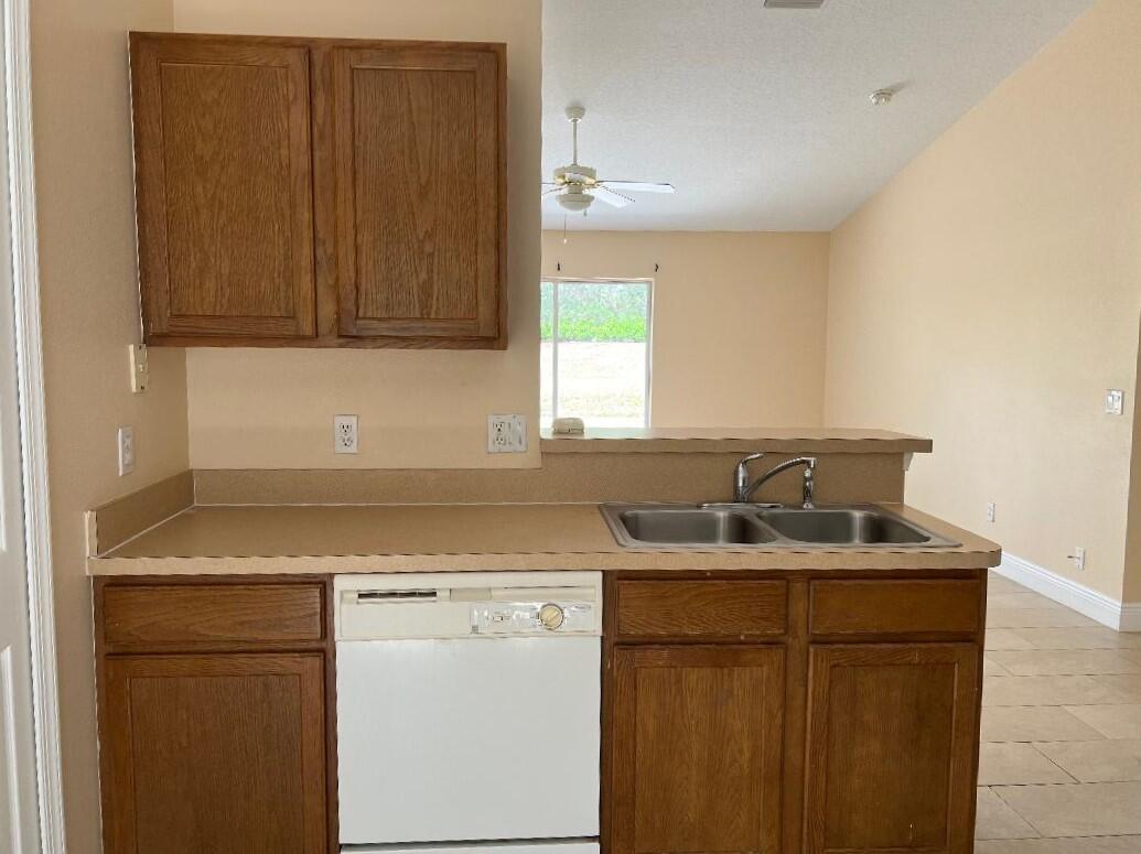 PORT ST LUCIE SECTION 4 - Residential Lease