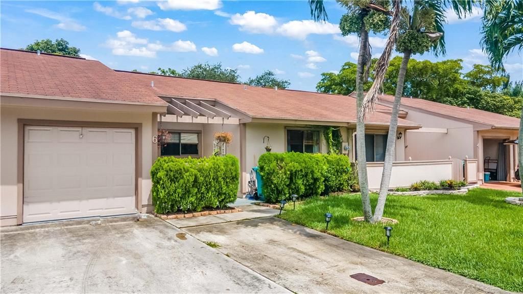 Photo of 6 Winchmore Ln #6, Boynton Beach, FL 33426 (MLS # F10297151)